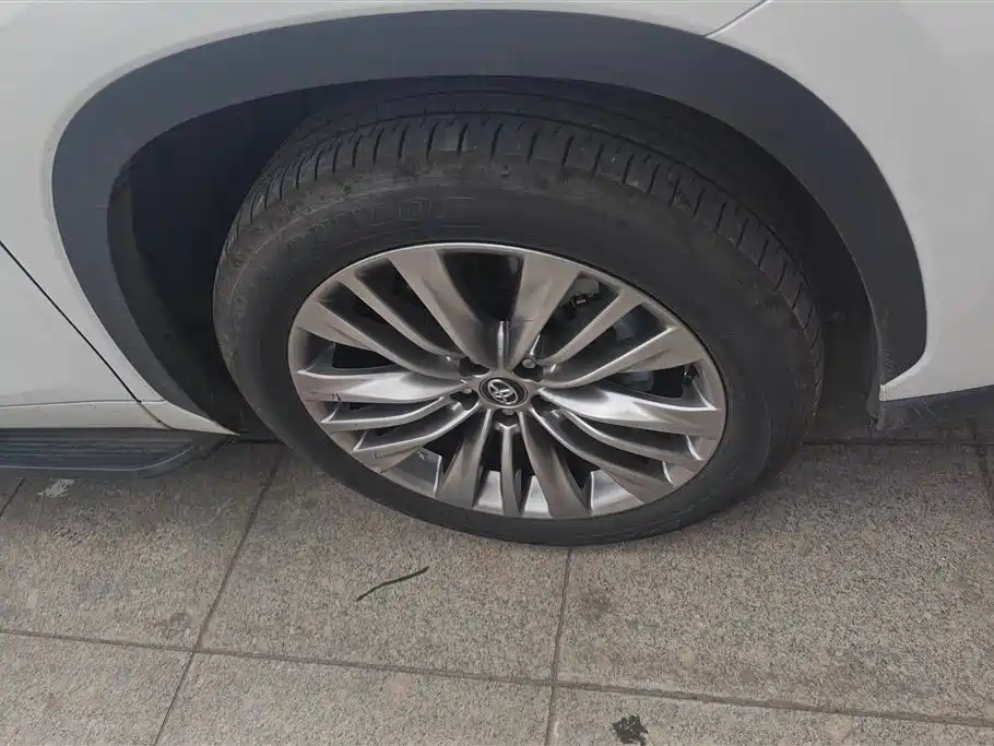 Toyota Highlander 2024 2.5L Luxury 7 мест