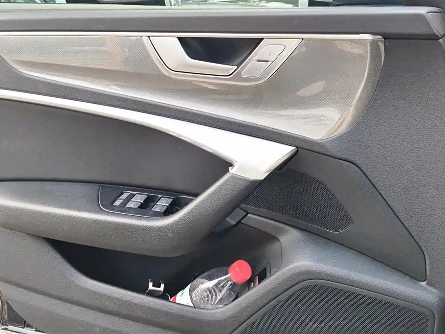 Audi A6L 2023 40 TFSI Luxury