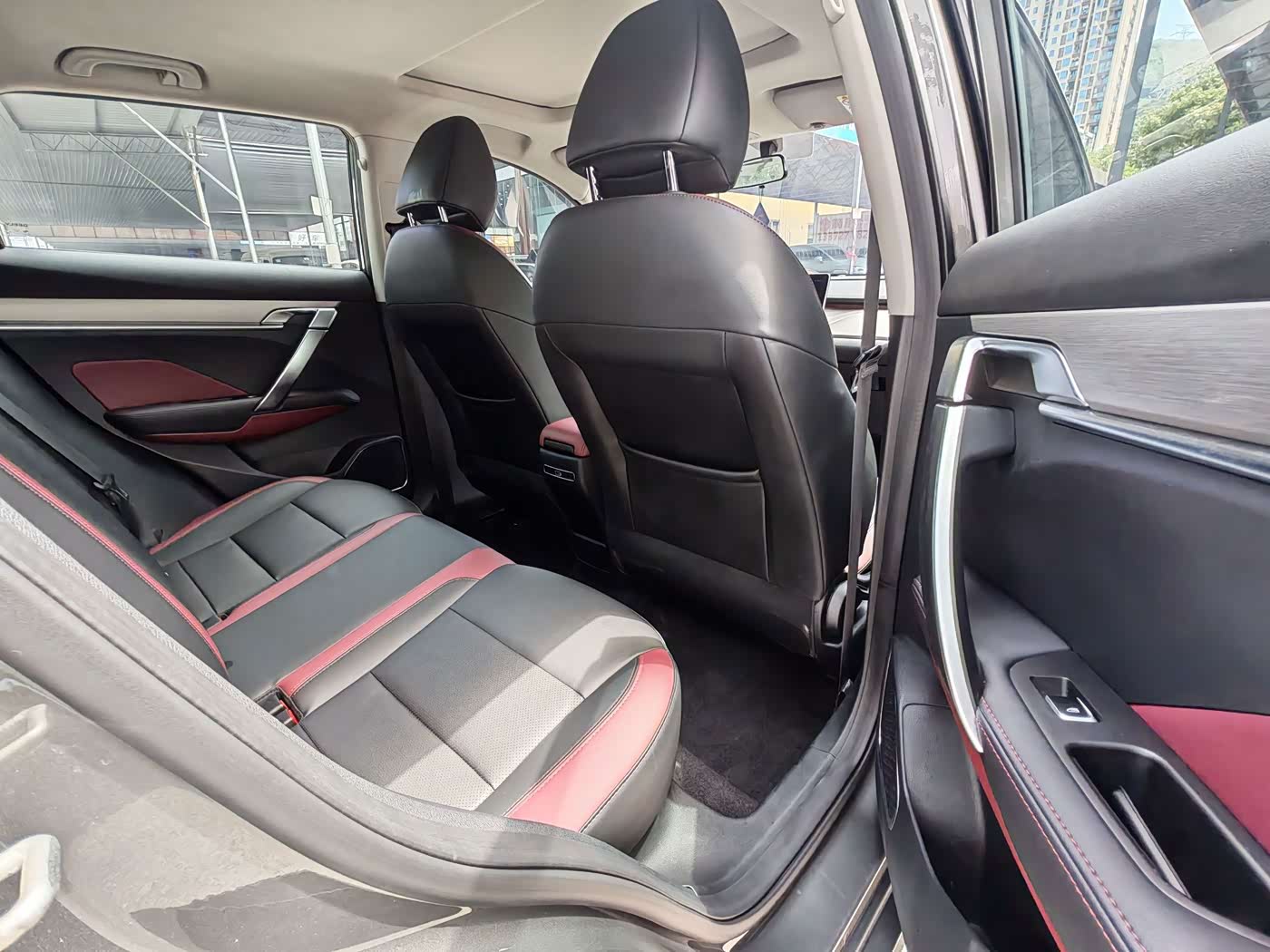 Geely Binyue 1.4 л 2023 г. Серебристо-серый, пробег 48000 км