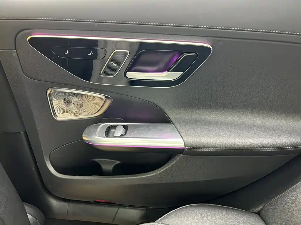 Mercedes-Benz C-Class 2023 — фото 24