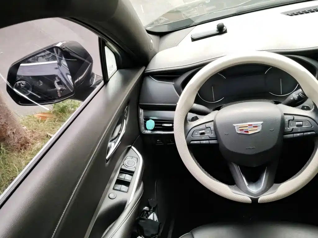 Cadillac XT4 — миниатюра 6