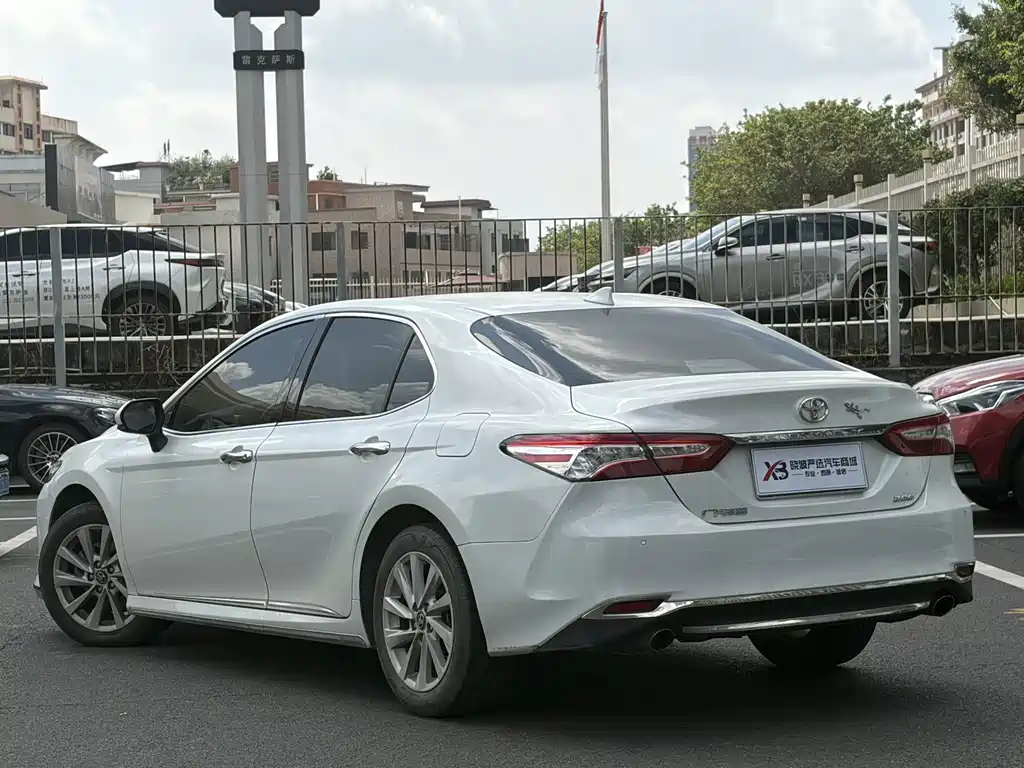 Toyota Camry — миниатюра 18