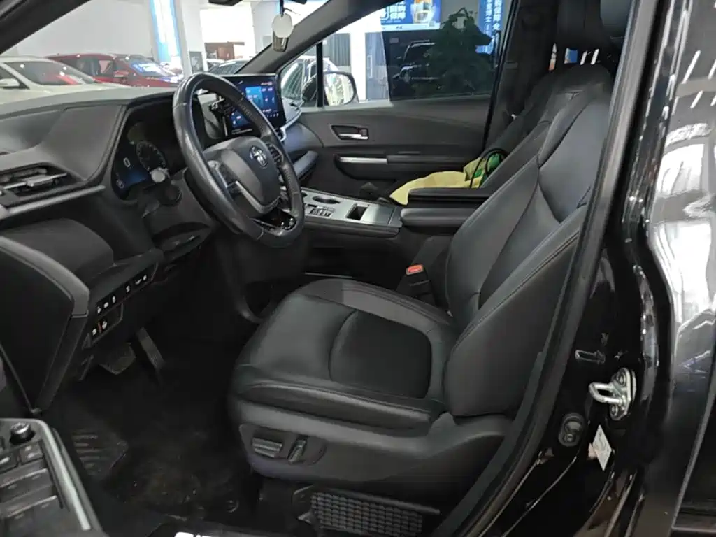 Toyota Sienna — миниатюра 15