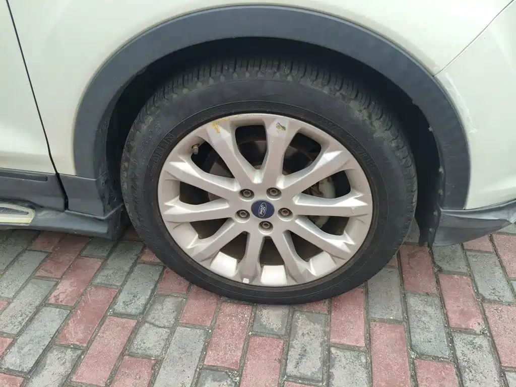 Ford Kuga — миниатюра 24