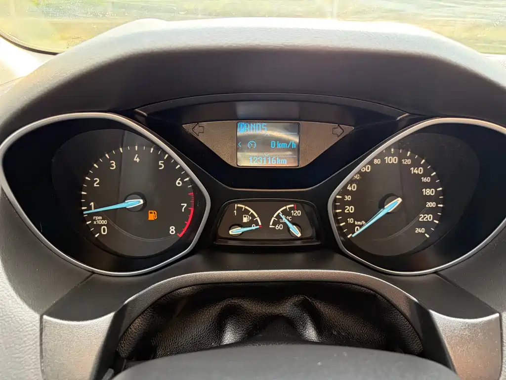 Ford Focus 2015 1.6L AT
