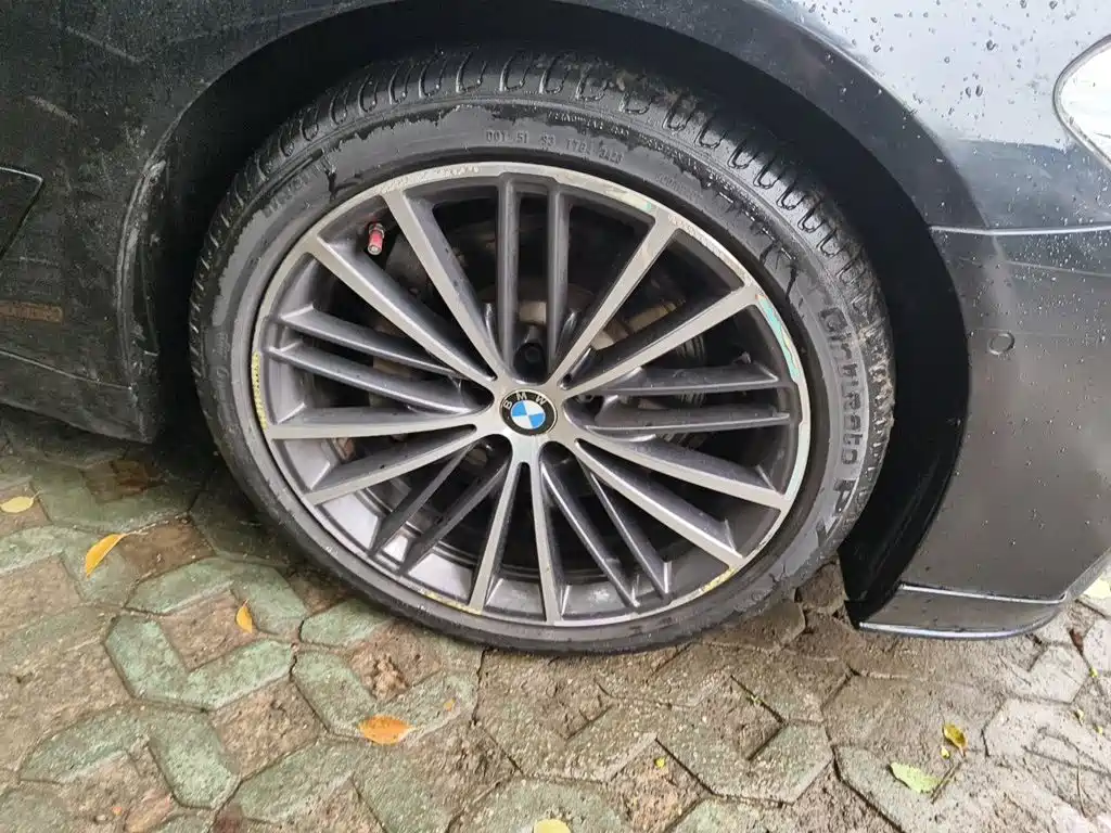 BMW 5 Series — миниатюра 8