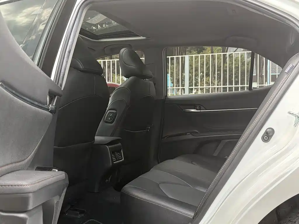 Toyota Camry — миниатюра 15