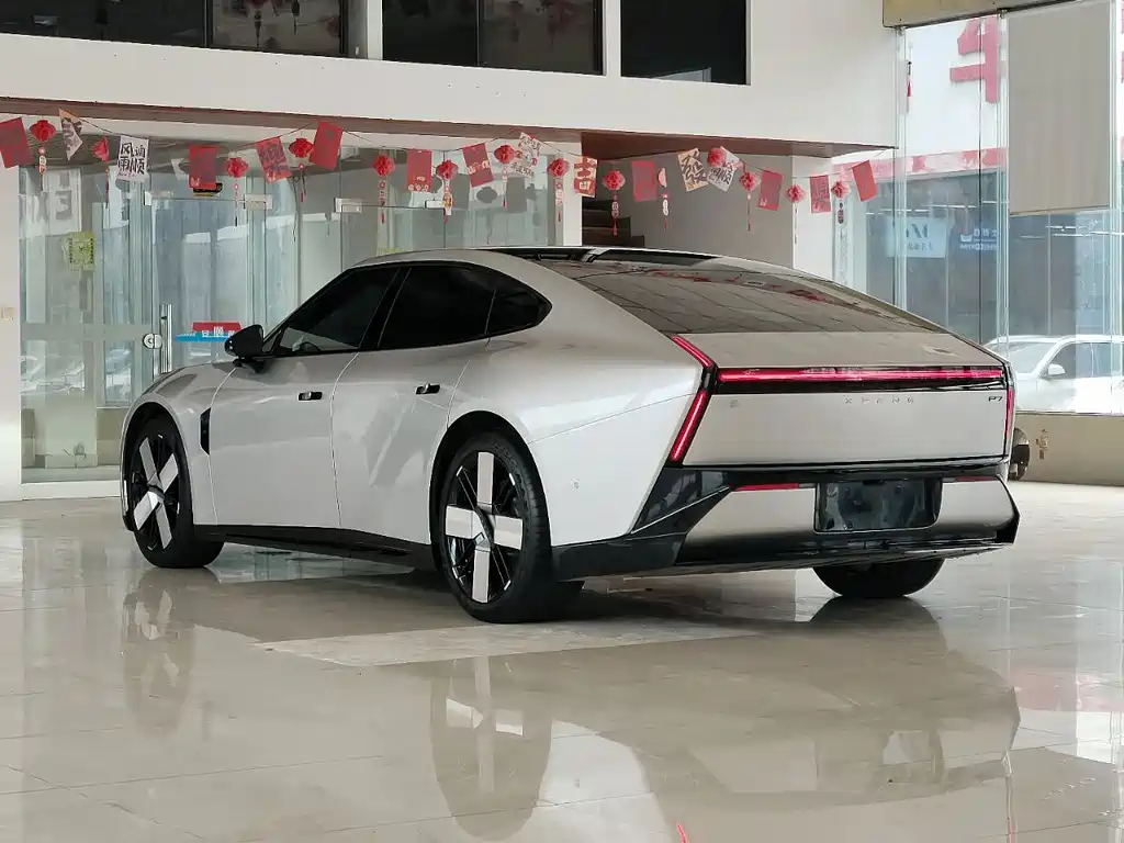 XPeng P7 — миниатюра 6