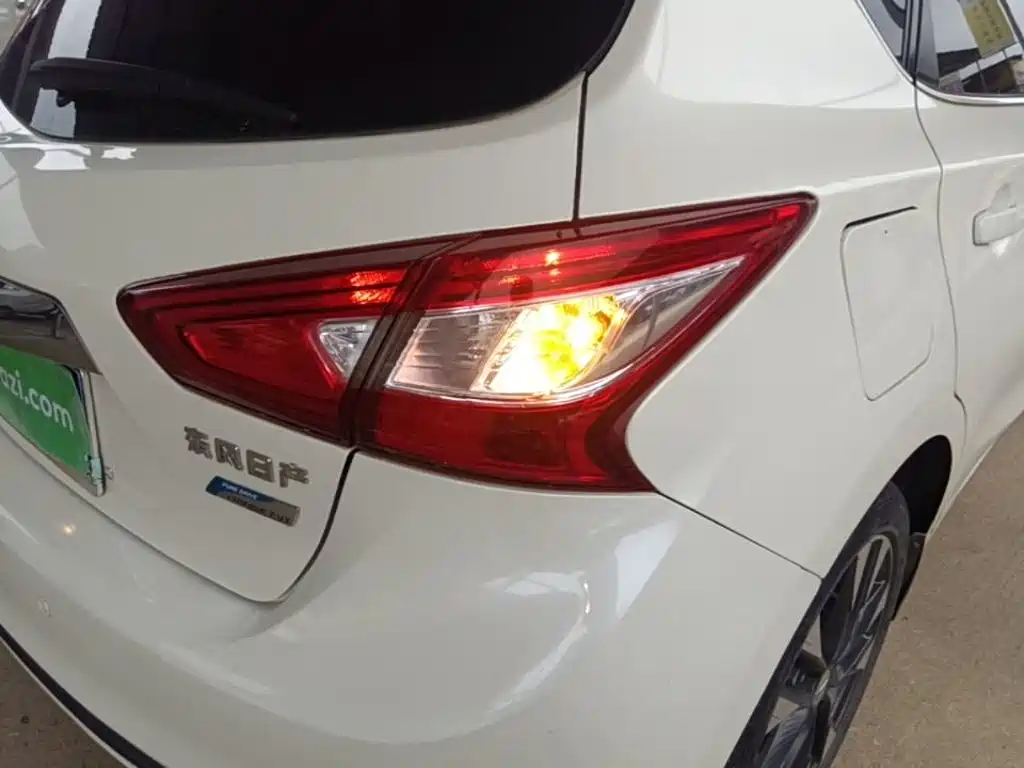 Nissan Tiida — миниатюра 8