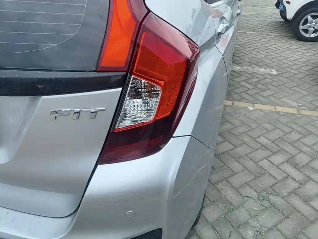 Honda Fit — миниатюра 8