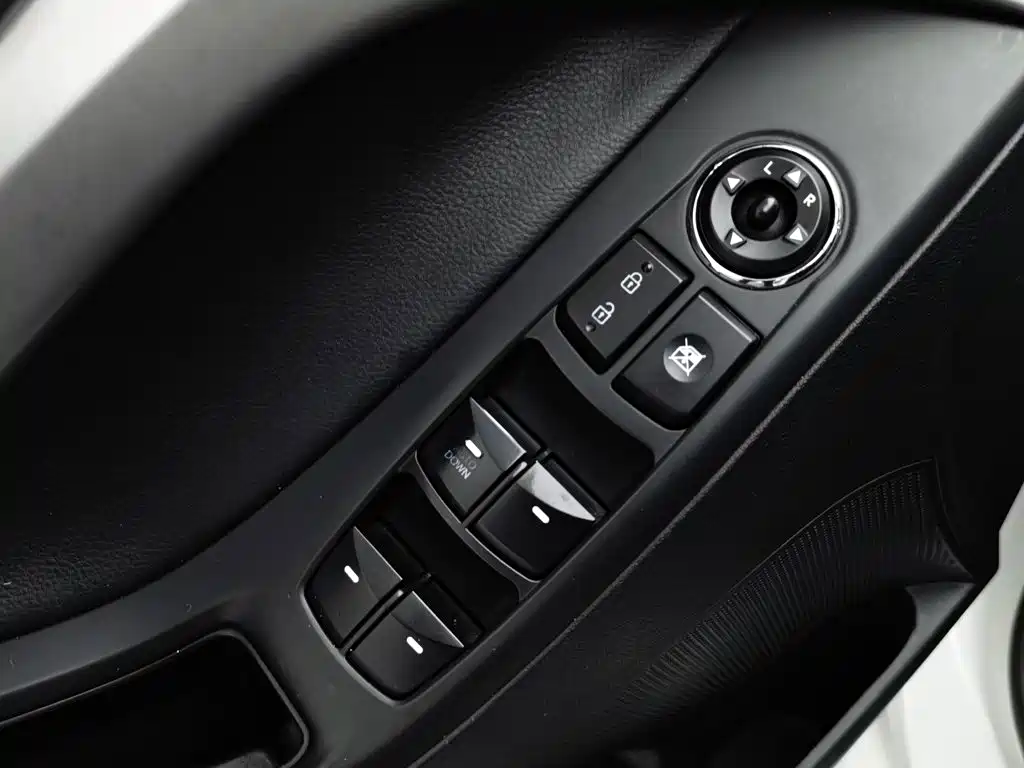 Hyundai Elantra Langdong — миниатюра 9