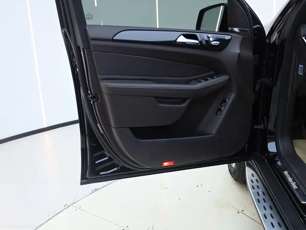 Mercedes-Benz GLS — миниатюра 32