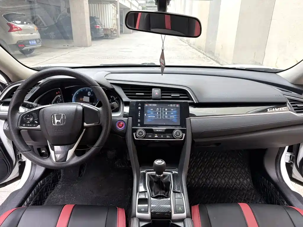 Honda Civic 2016 220TURBO MT Luxury