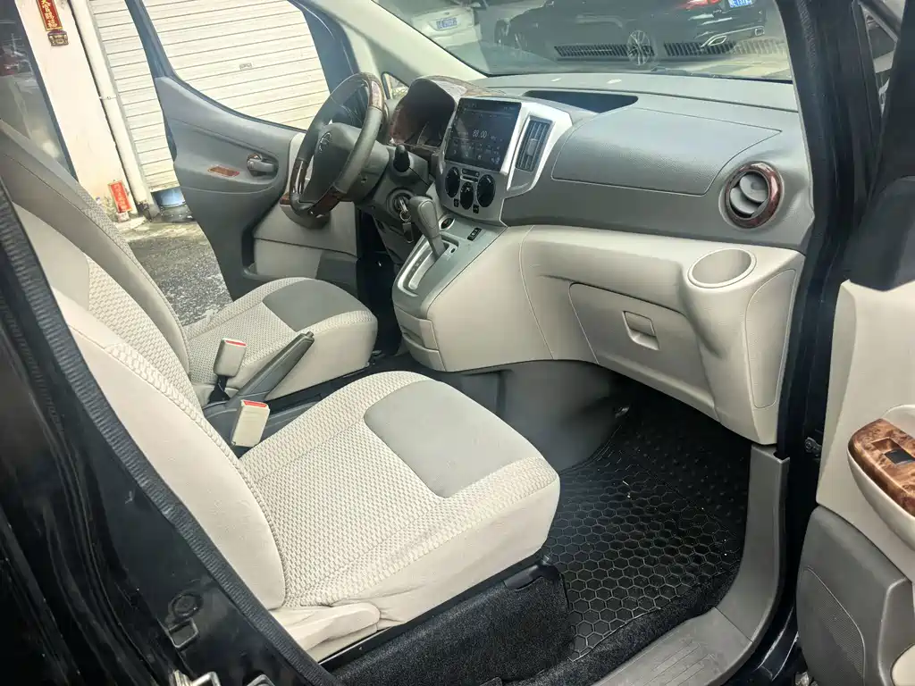 Nissan NV200 — миниатюра 10