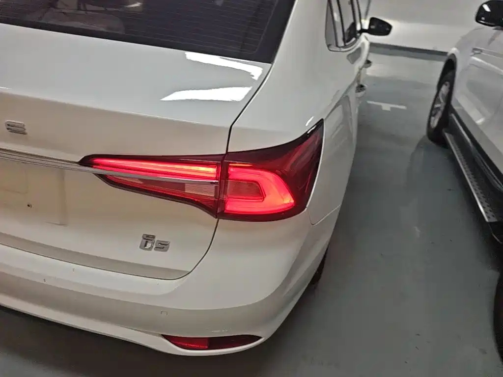 Roewe i5 — миниатюра 8