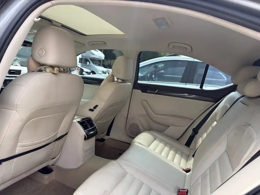 Skoda Superb 2016 TSI330 DSG