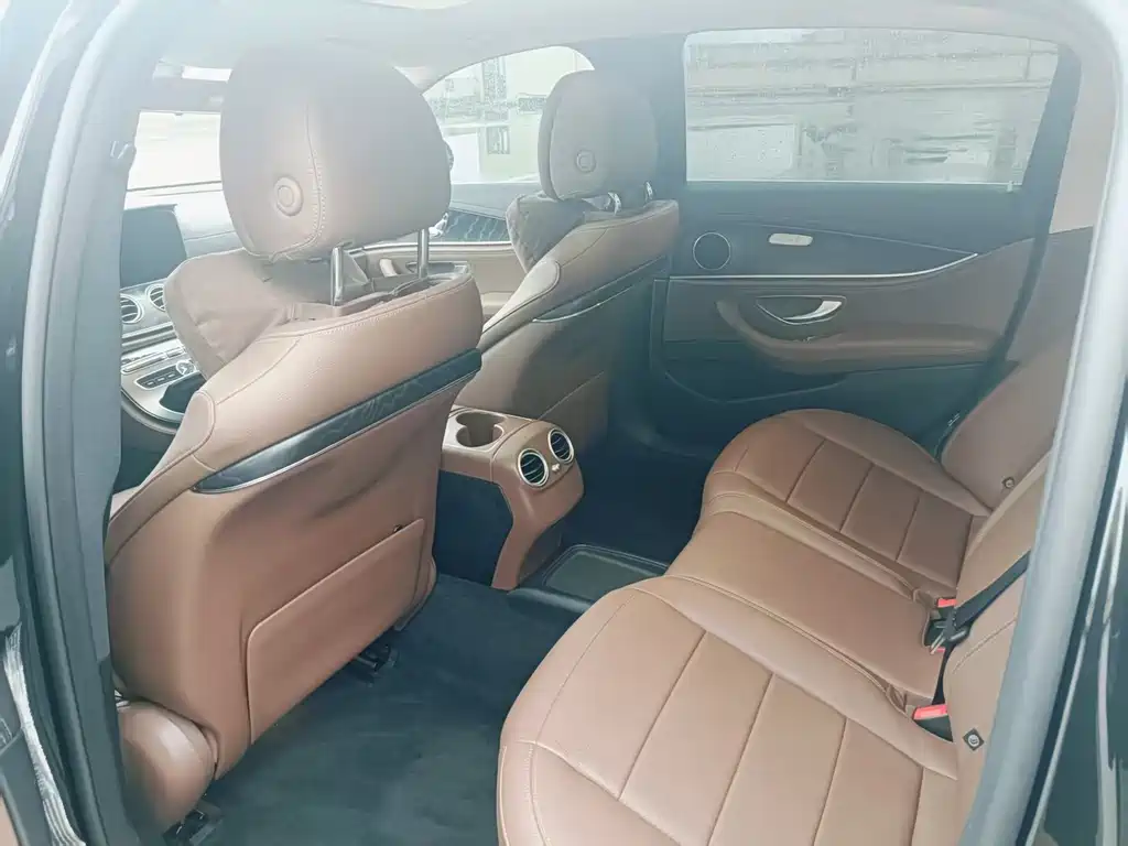 Mercedes-Benz E-Class — миниатюра 5