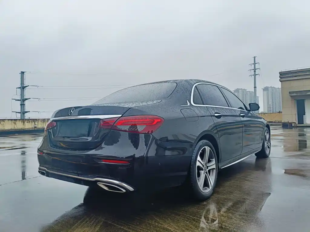 Mercedes-Benz E-Class — миниатюра 9