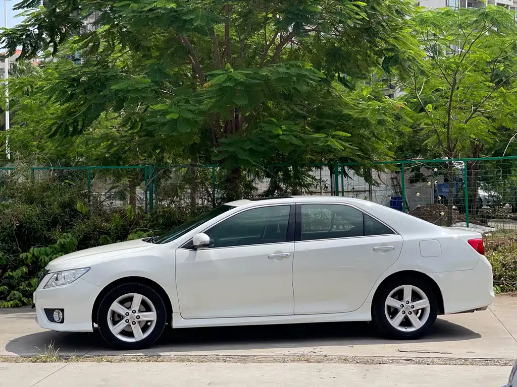 Toyota Camry — миниатюра 3
