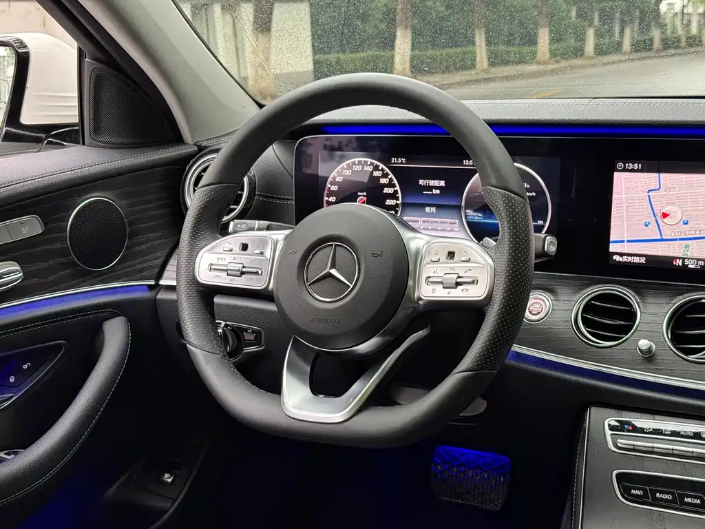 Mercedes-Benz E-Class — миниатюра 12