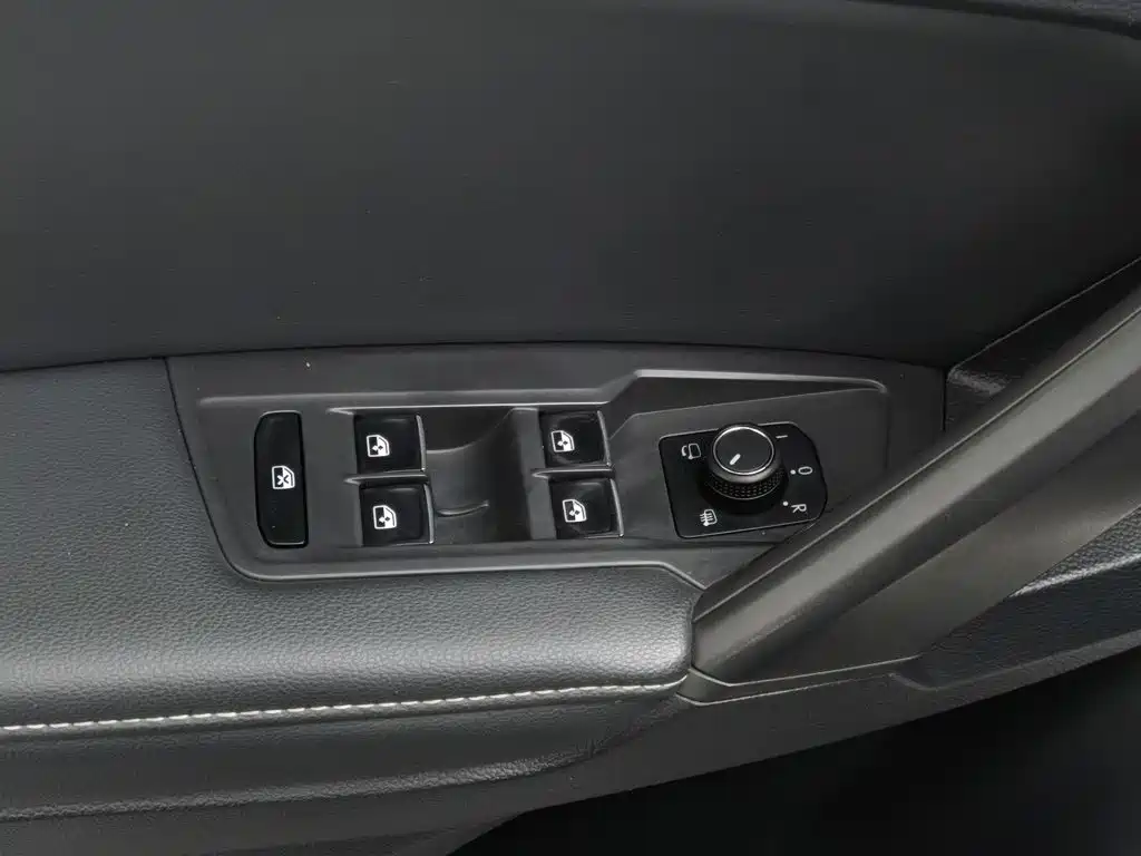 Volkswagen Tiguan L — миниатюра 9