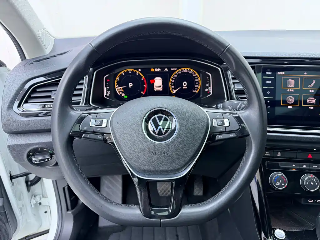Volkswagen T-Roc — миниатюра 11