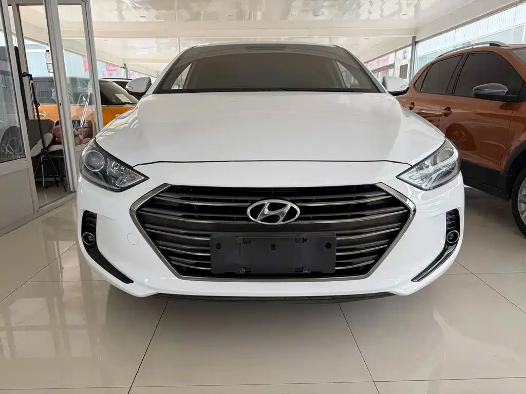 Hyundai Elantra — миниатюра 2