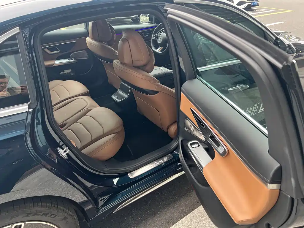 Mercedes-Benz E-Class — миниатюра 9