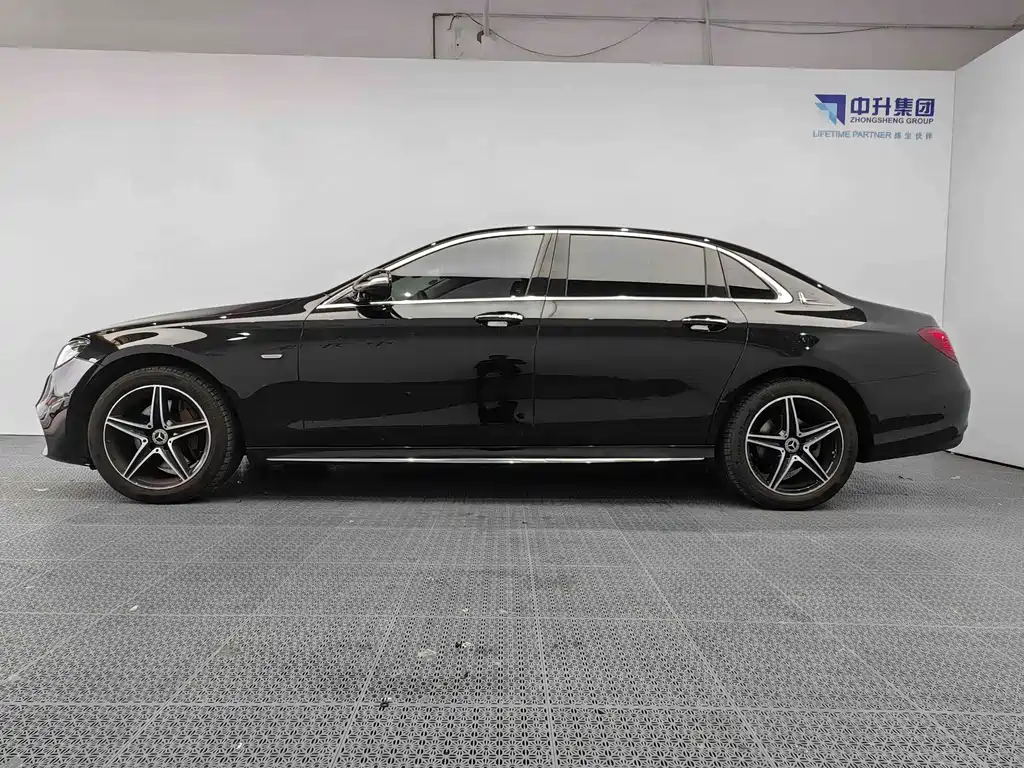 Mercedes-Benz E-Class — миниатюра 7