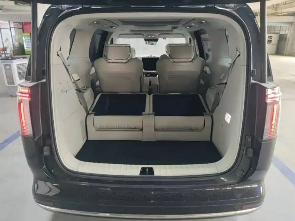 Volvo EM90 — миниатюра 6
