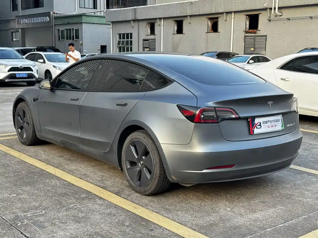 Tesla Model 3 — миниатюра 14