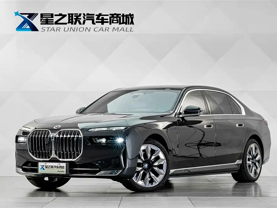 BMW i7