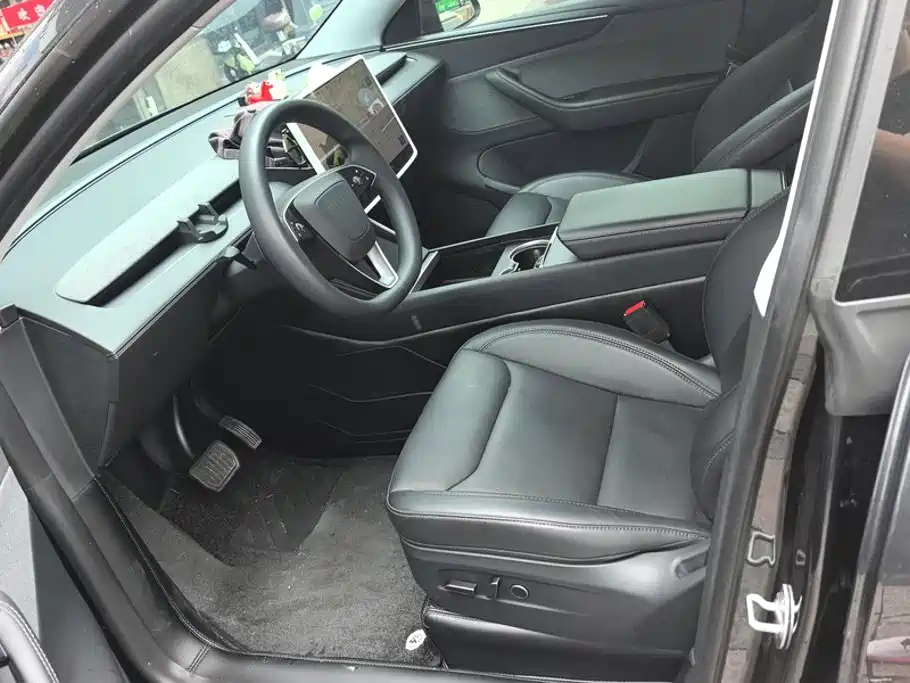 Tesla Model Y — миниатюра 9