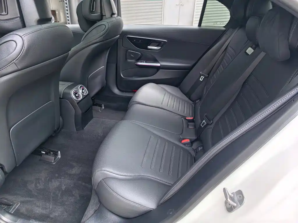 Mercedes-Benz C-Class — миниатюра 7