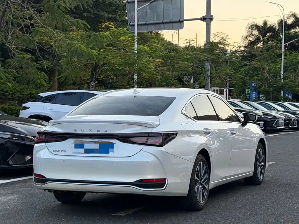 Lexus ES — миниатюра 5