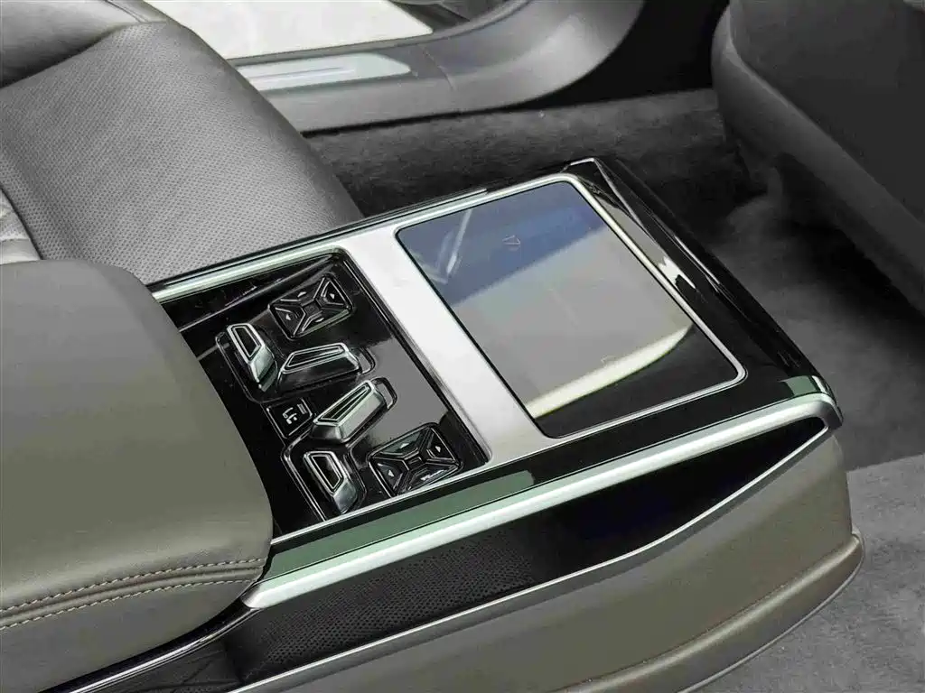 Audi A8 New Energy — миниатюра 10