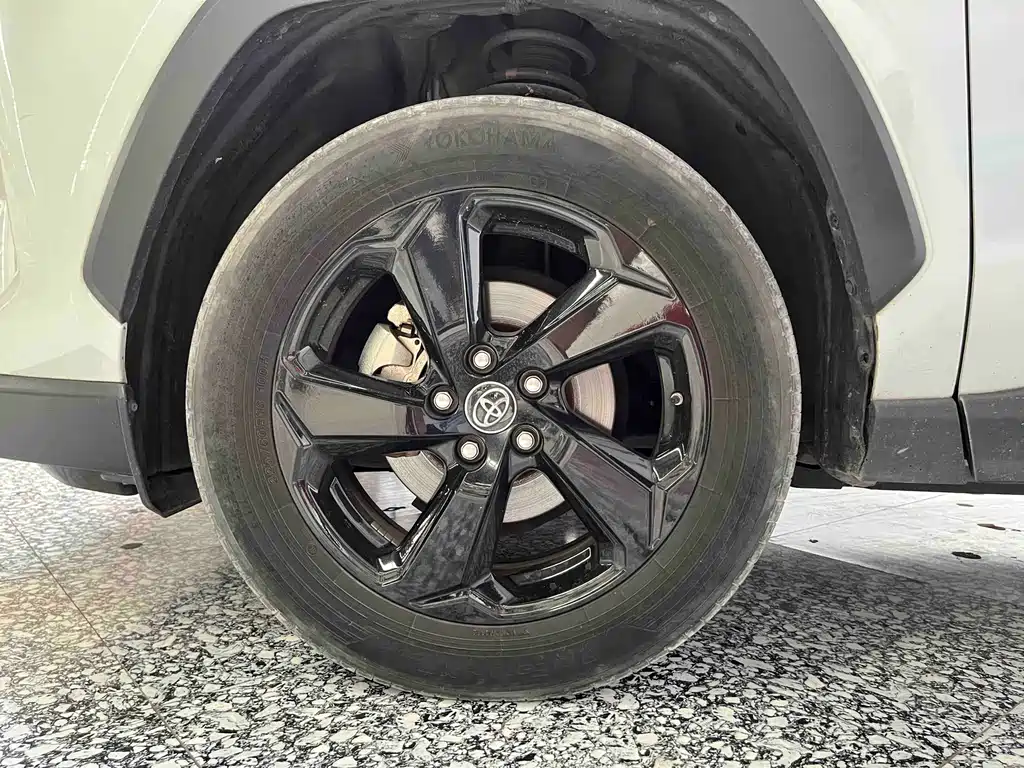 Toyota RAV4 — миниатюра 15