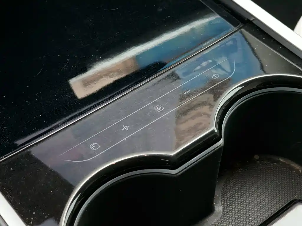 Tesla Model 3 — миниатюра 12
