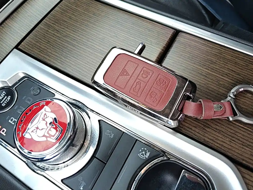 Jaguar XF — миниатюра 9