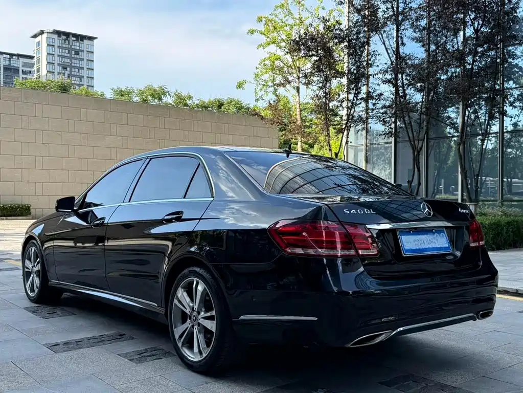 Mercedes-Benz E-Class — миниатюра 6