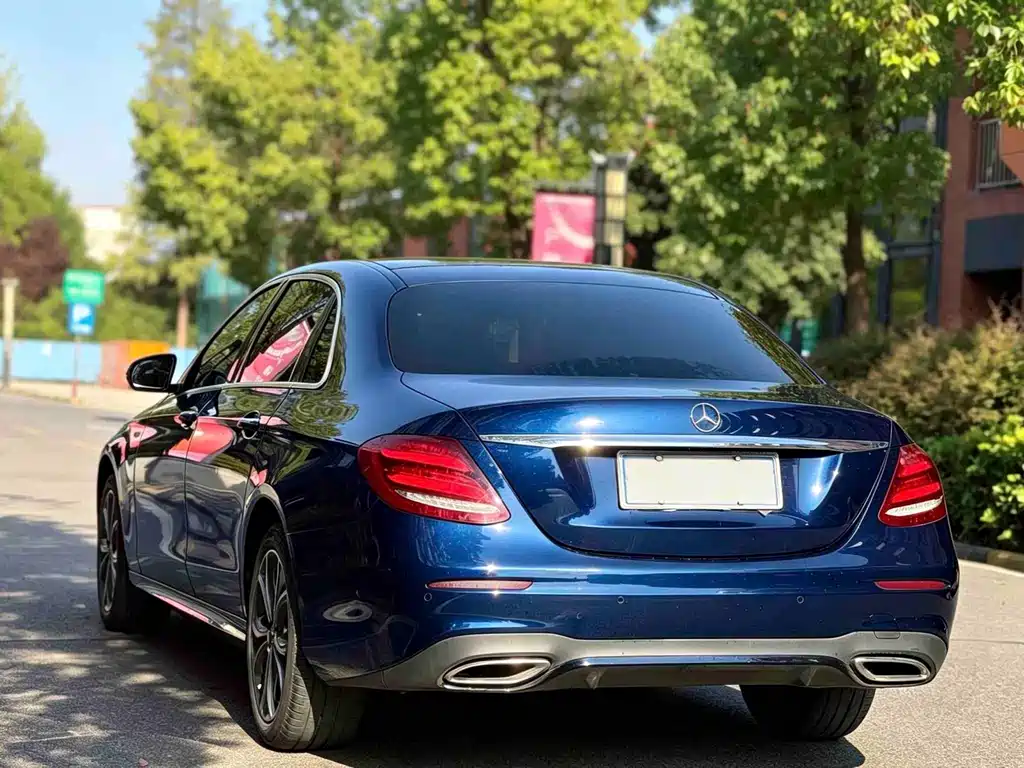 Mercedes-Benz E-Class — миниатюра 9