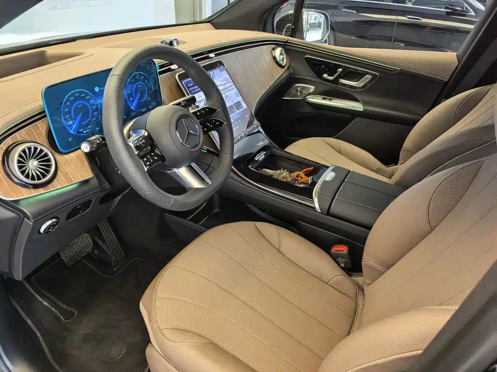 Mercedes-Benz EQE SUV — миниатюра 6