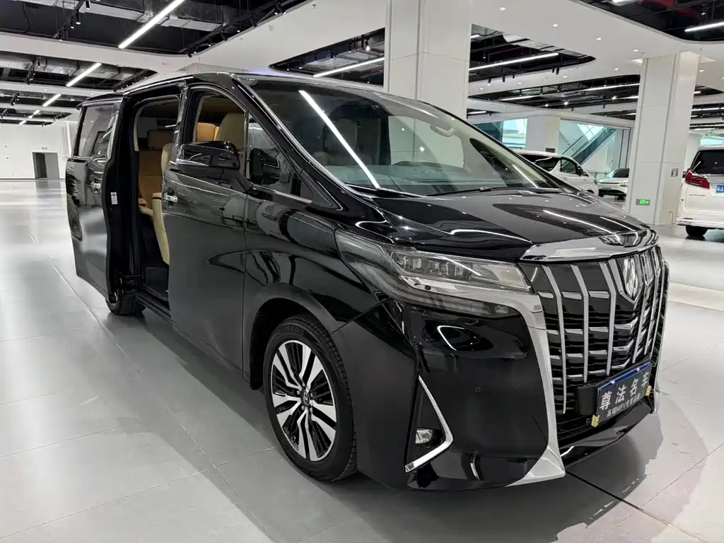 Toyota Alphard — миниатюра 3