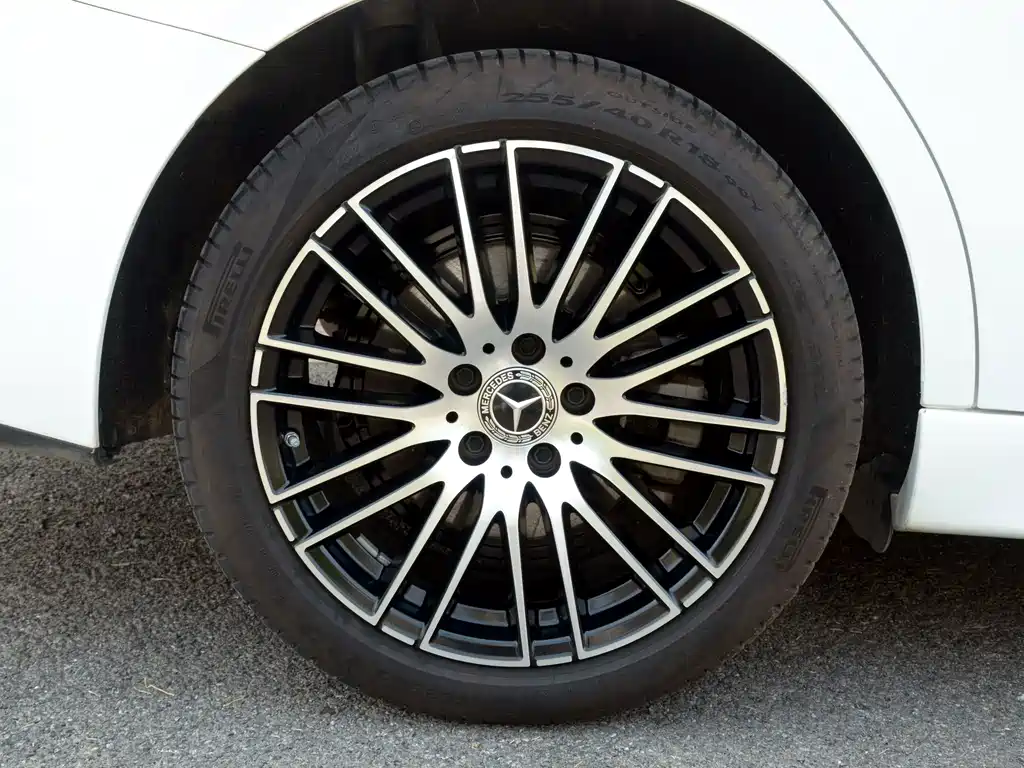 Mercedes-Benz C-Class — миниатюра 6