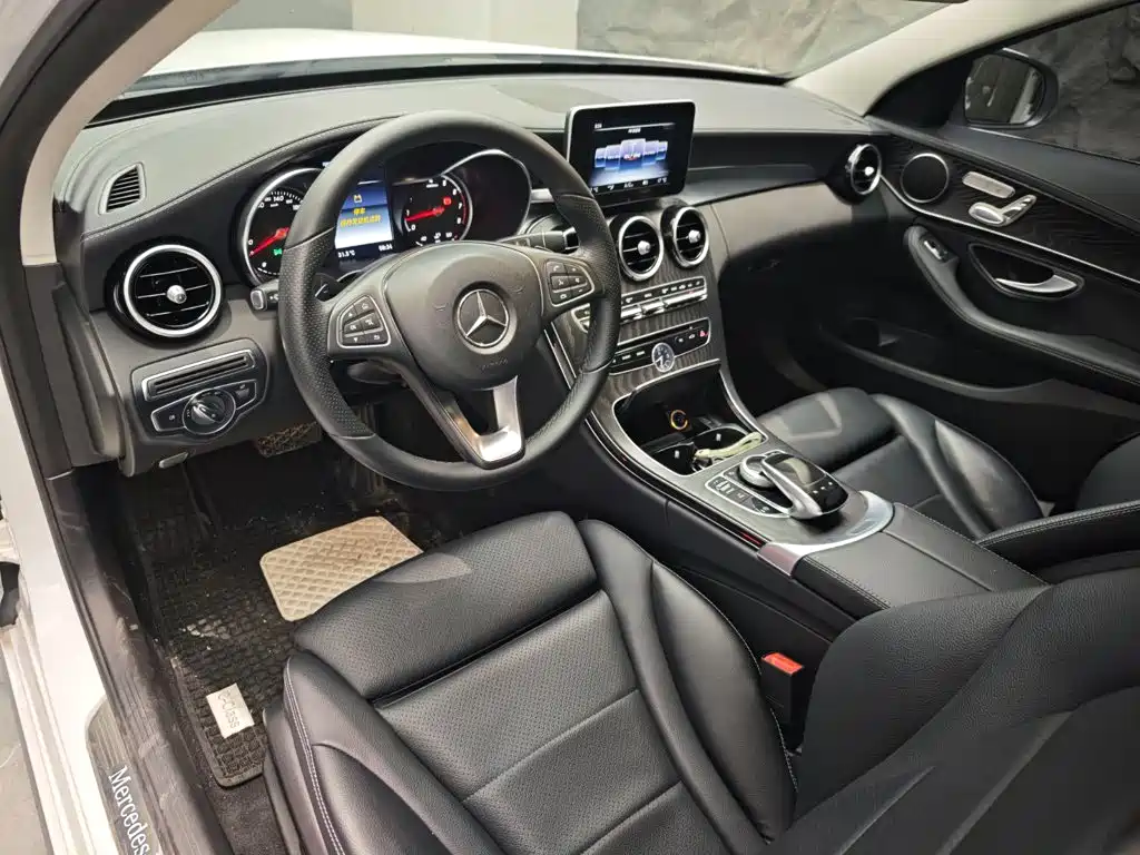 Mercedes-Benz C-Class — миниатюра 6