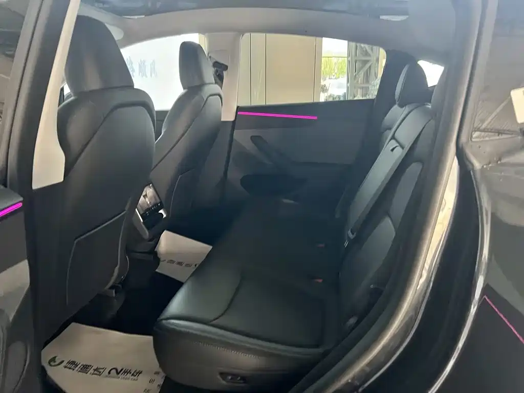 Tesla Model Y — миниатюра 7