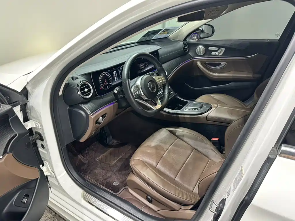 Mercedes-Benz E-Class — миниатюра 6