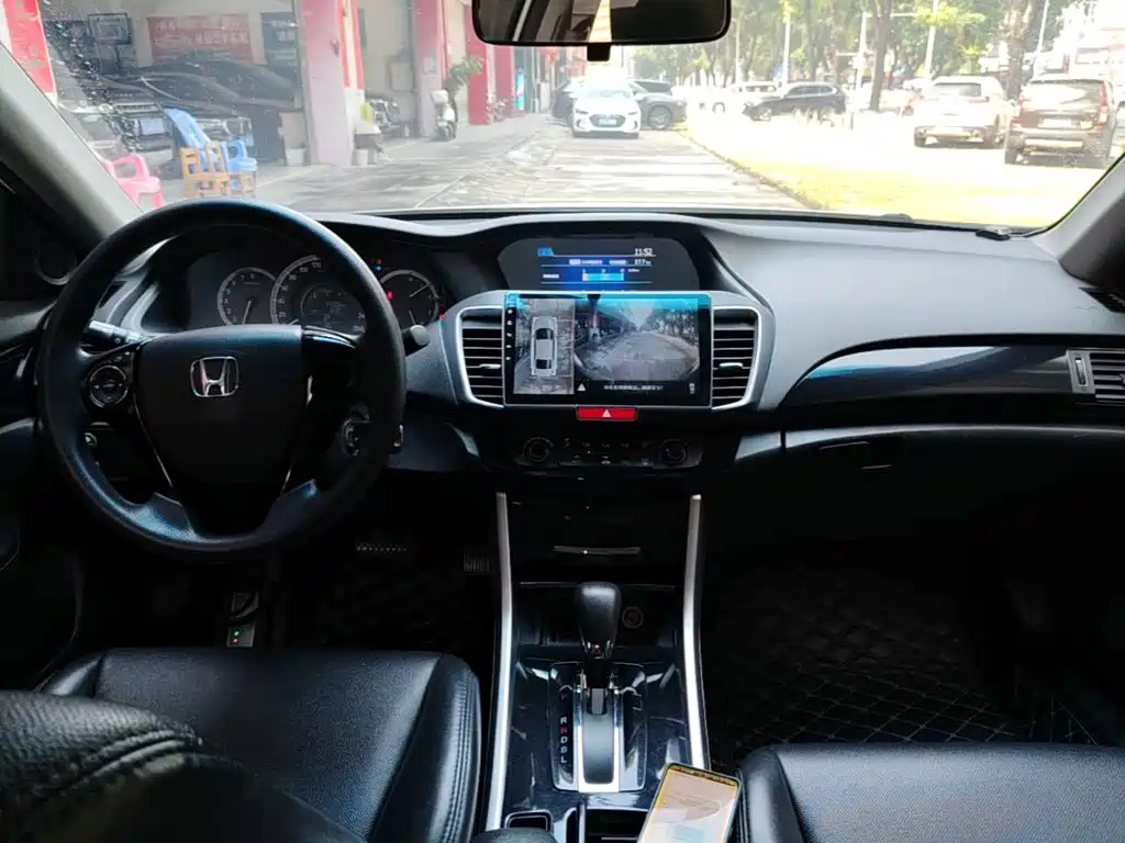 Honda Accord — миниатюра 10
