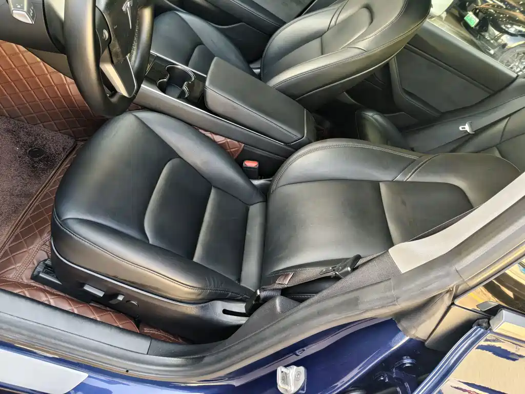 Tesla Model 3 — миниатюра 8
