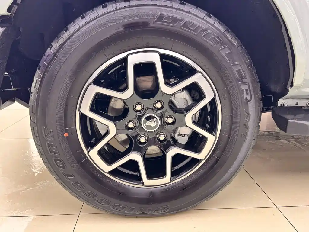 Ford Bronco (Import) — миниатюра 19